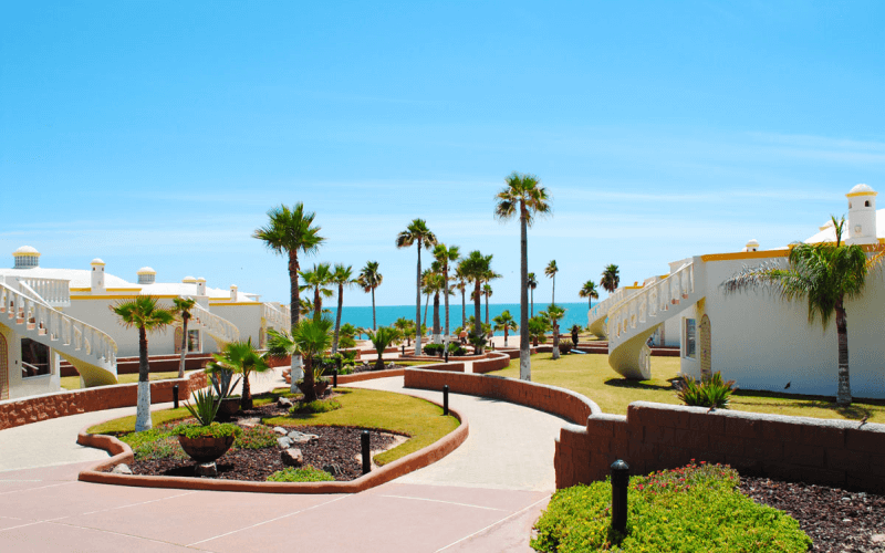 rp-vacations-las-palmas-resort-exterior-walkway-image