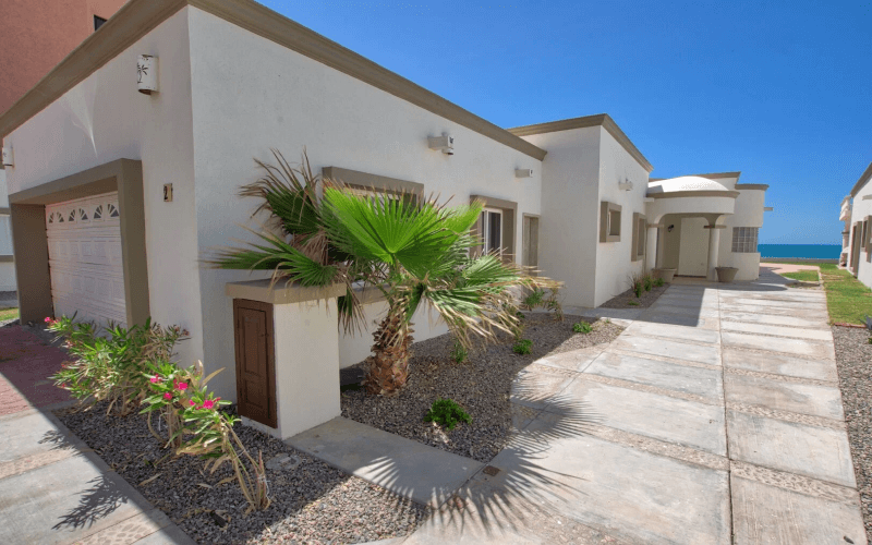 rp-vacations-las-palmas-resort-villa-exterior-3-image
