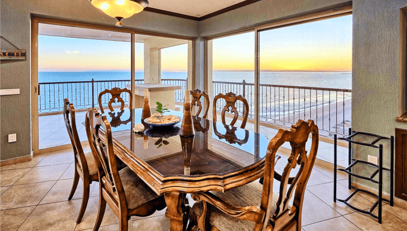 rp-vacations-sonoran-sky-910-dining-table-image